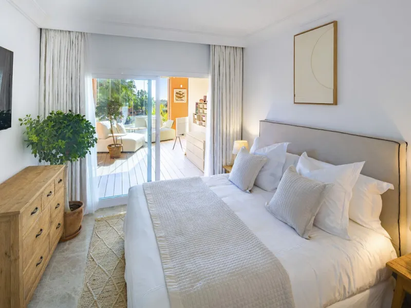 Spektakuläre Wohnung mit vier Schlafzimmern und vier Badezimmern in Nueva Andalucía