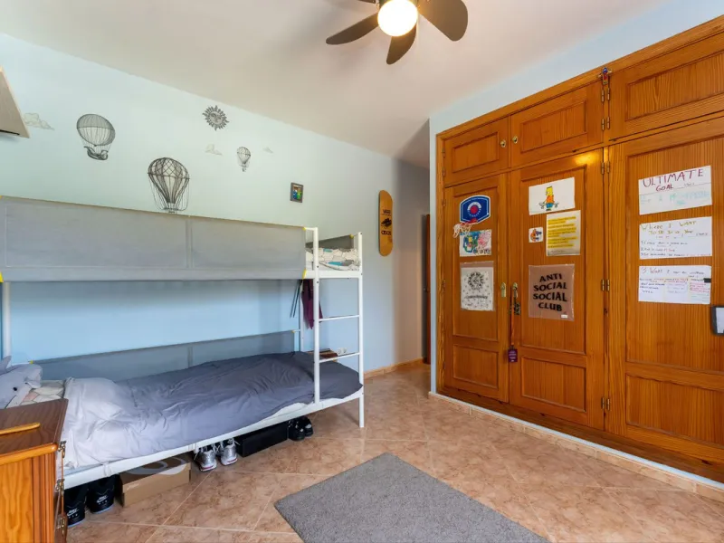 House - Finca - Cortijo в продаже в Casarabonela, Málaga. В доме 3 спален и 2 ванных комнат. Площадь дома 142 м². Площадь участка 6000 м²