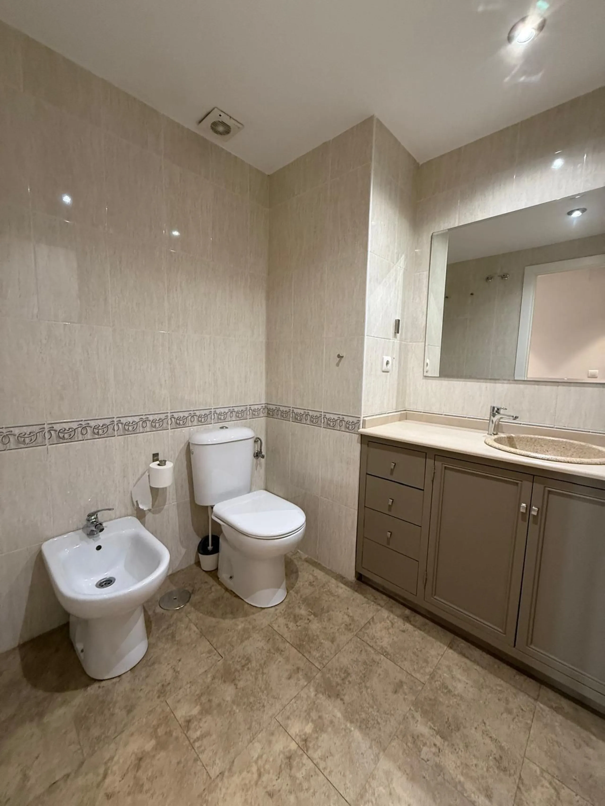 Bright Reformed Apartment in Miraflores – Marbella: Ideal for Coastal Living or Investment