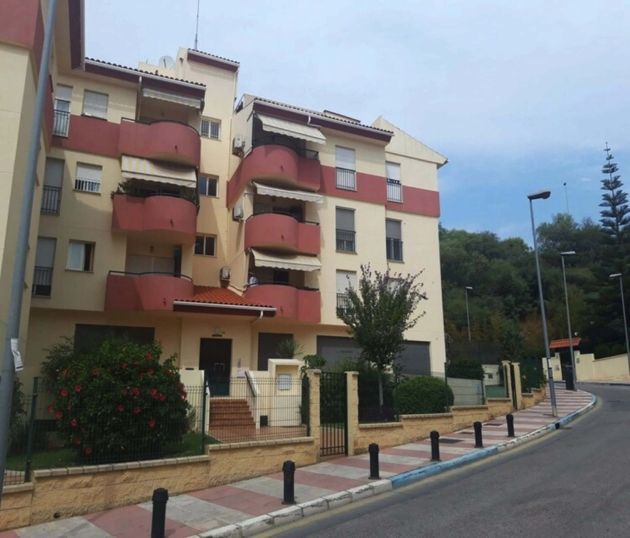 Bright Reformed Apartment in Miraflores – Marbella: Ideal for Coastal Living or Investment
