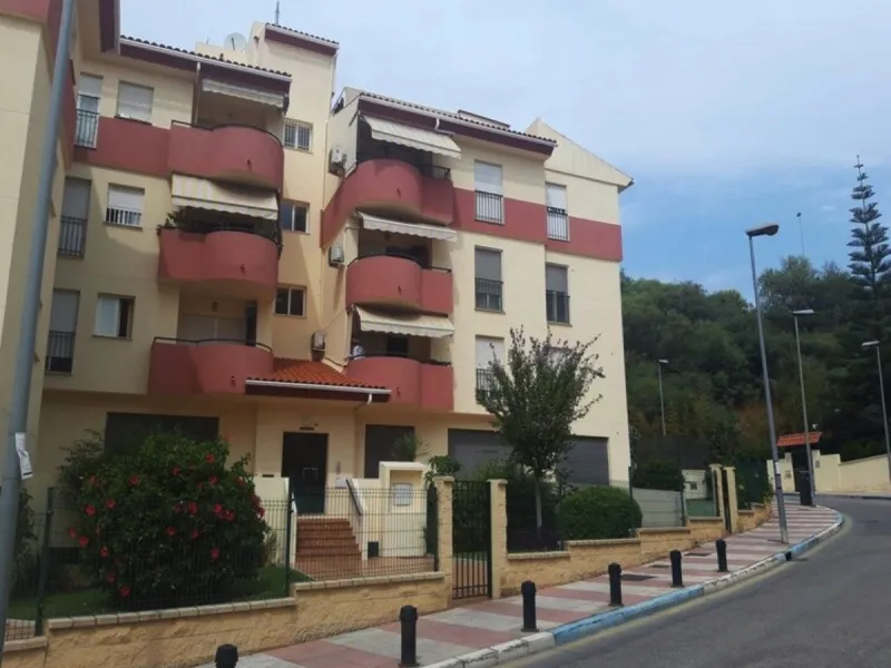 Bright Reformed Apartment in Miraflores – Marbella: Ideal for Coastal Living or Investment