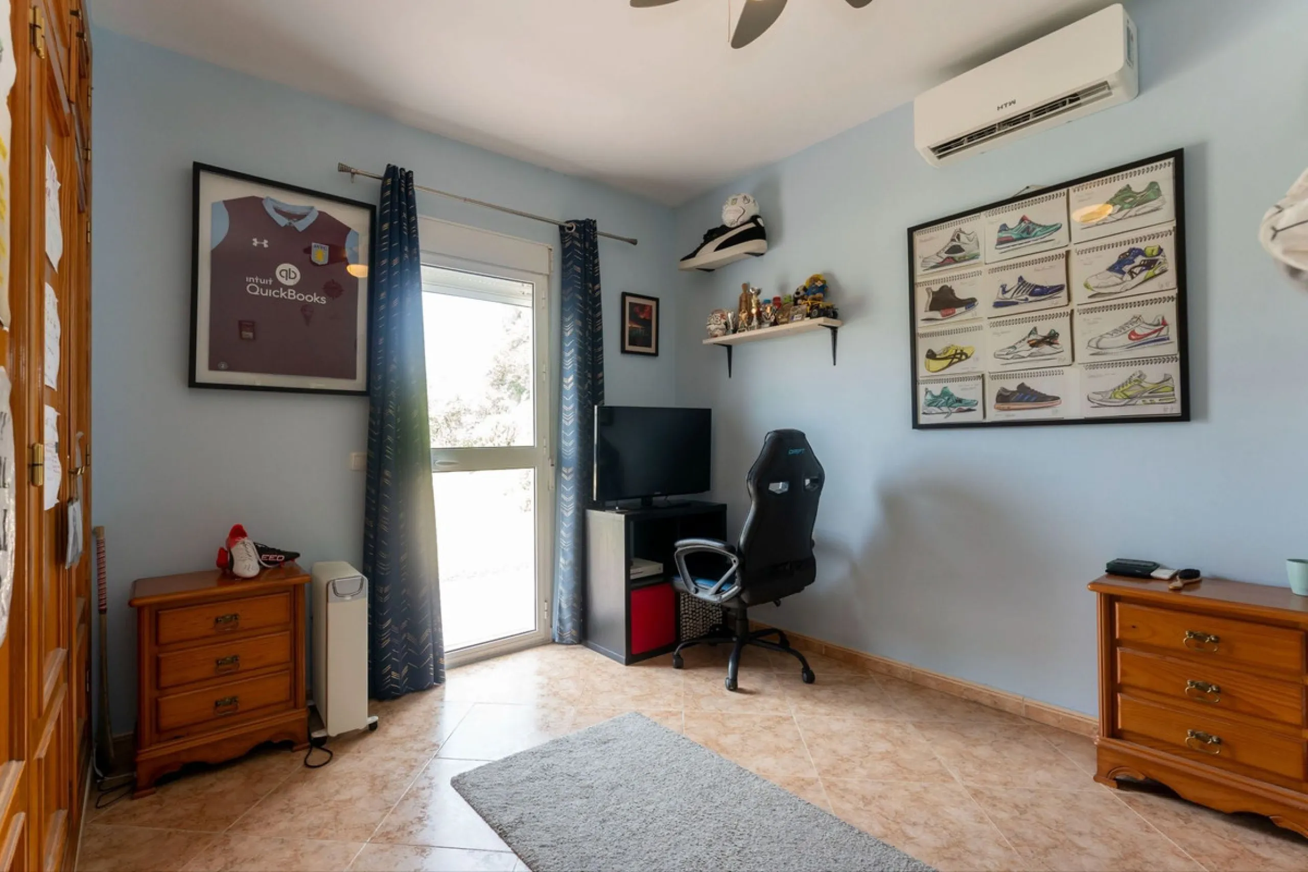 House - Finca - Cortijo в продаже в Casarabonela, Málaga. В доме 3 спален и 2 ванных комнат. Площадь дома 142 м². Площадь участка 6000 м²