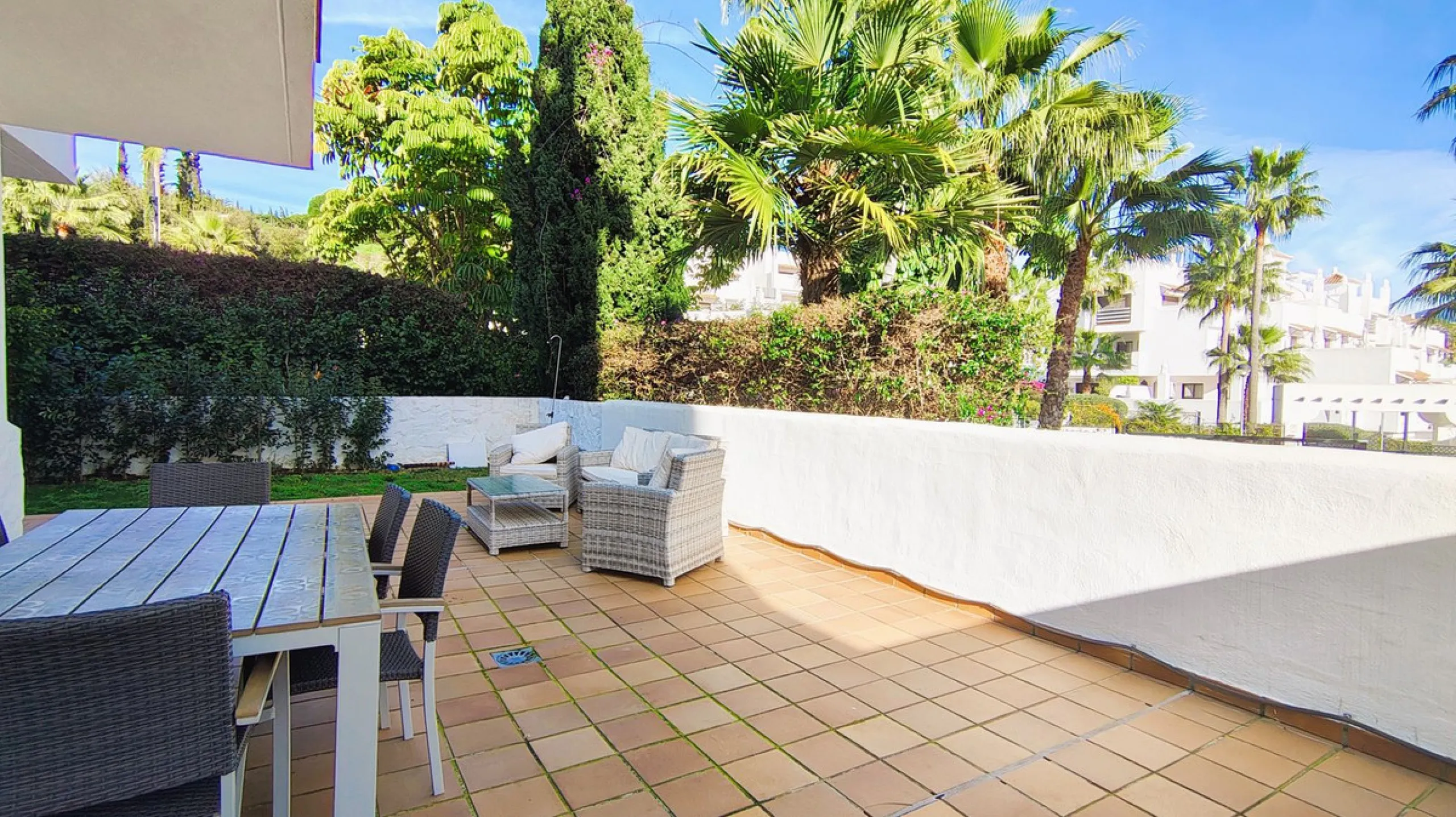 Spacious and modern 2-bedroom, 2-bathroom apartment with underground parking space and storage room. The property features an impressive almost 70 m² terrace and a 30 m² private garden, perfect for enjoying the Costa del Sol lifestyle.