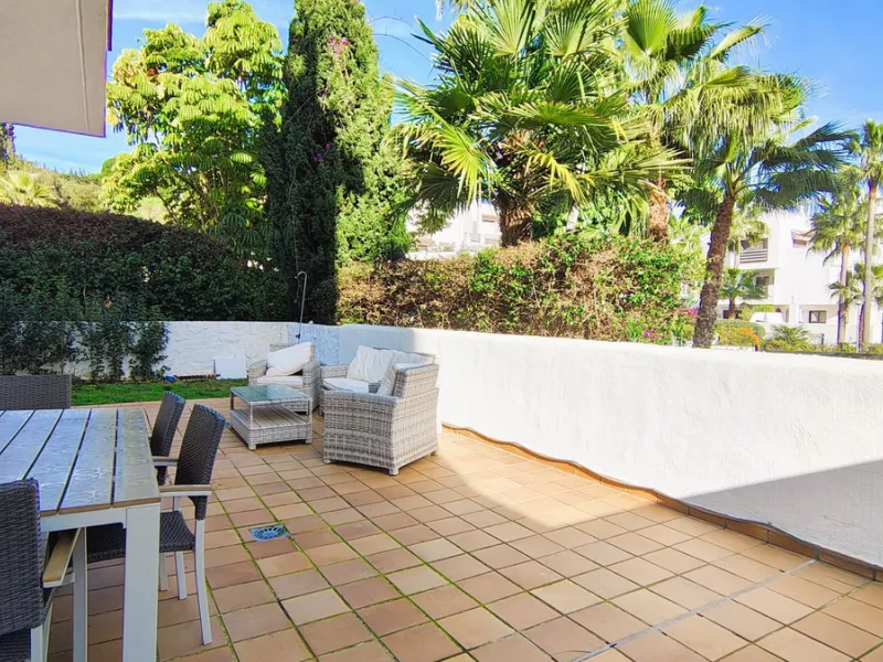 Spacious and modern 2-bedroom, 2-bathroom apartment with underground parking space and storage room. The property features an impressive almost 70 m² terrace and a 30 m² private garden, perfect for enjoying the Costa del Sol lifestyle.