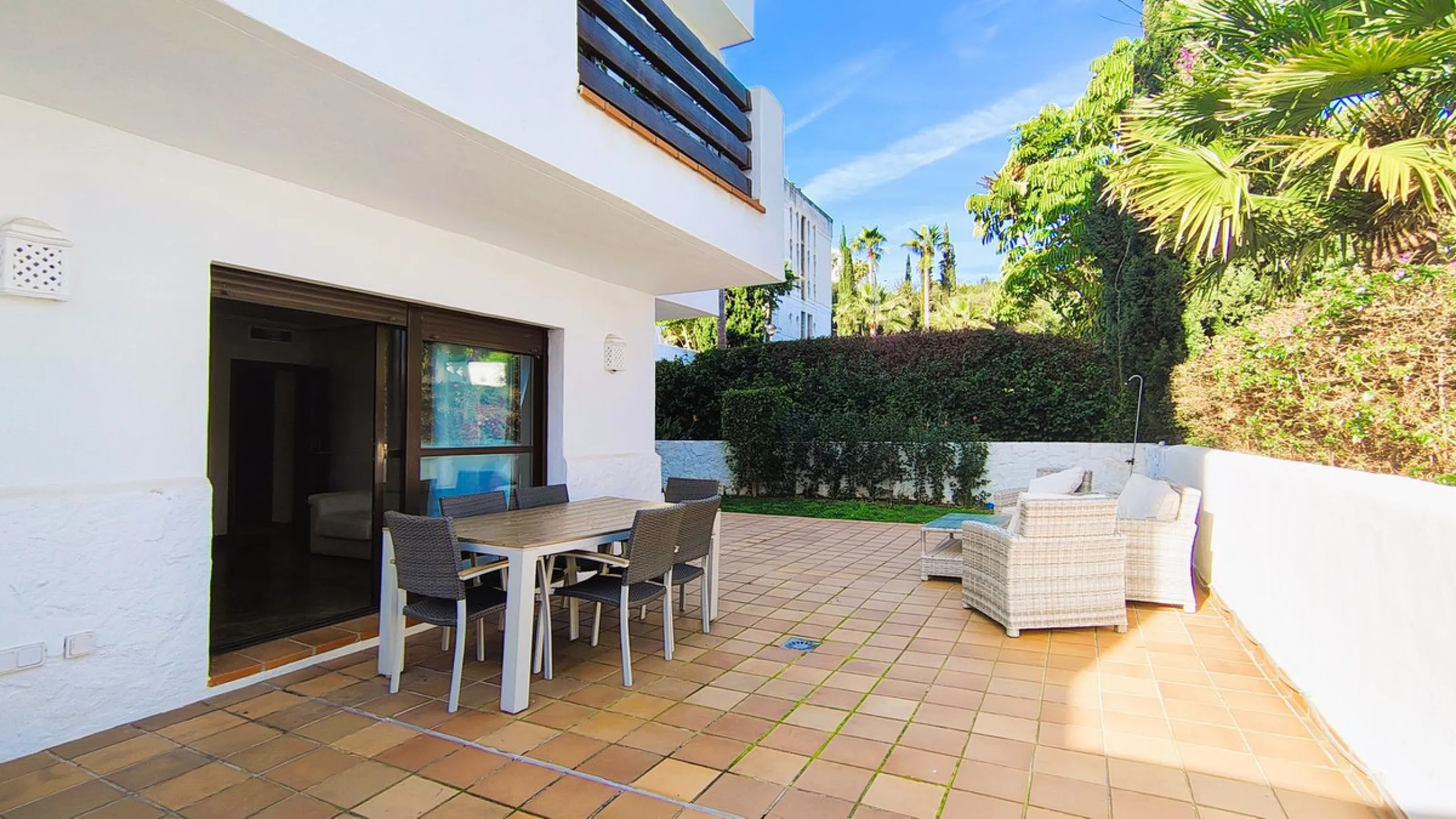 Spacious and modern 2-bedroom, 2-bathroom apartment with underground parking space and storage room. The property features an impressive almost 70 m² terrace and a 30 m² private garden, perfect for enjoying the Costa del Sol lifestyle.