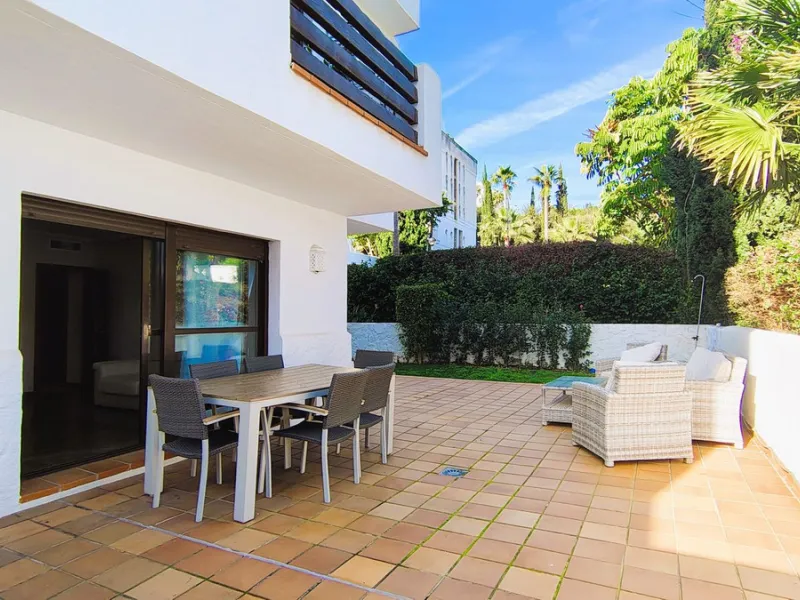 Spacious and modern 2-bedroom, 2-bathroom apartment with underground parking space and storage room. The property features an impressive almost 70 m² terrace and a 30 m² private garden, perfect for enjoying the Costa del Sol lifestyle.