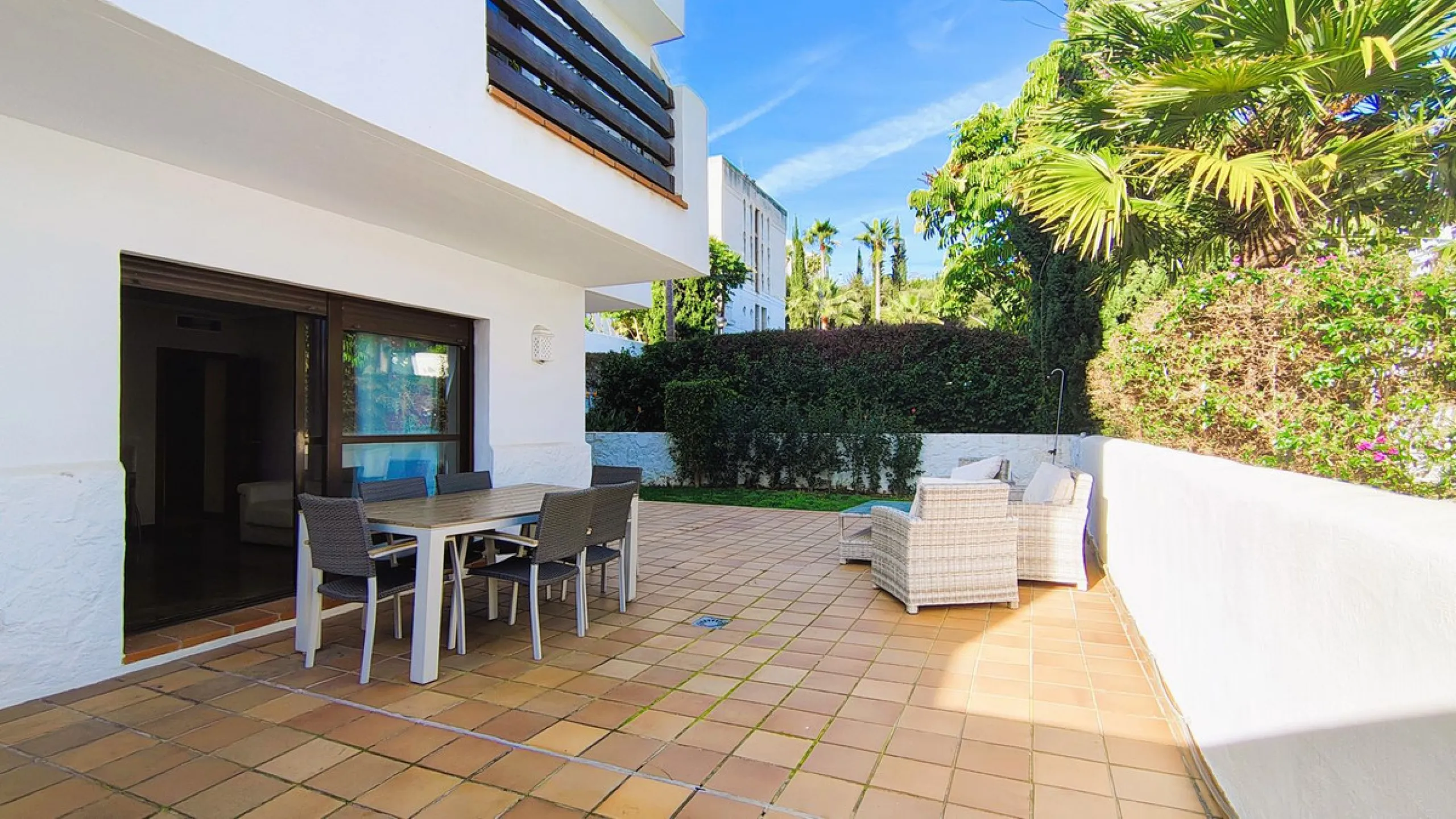 Spacious and modern 2-bedroom, 2-bathroom apartment with underground parking space and storage room. The property features an impressive almost 70 m² terrace and a 30 m² private garden, perfect for enjoying the Costa del Sol lifestyle.