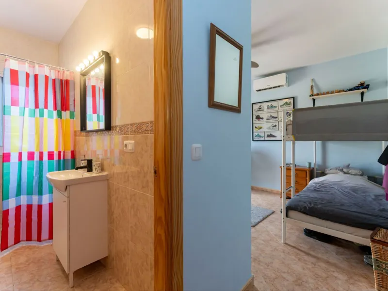 House - Finca - Cortijo в продаже в Casarabonela, Málaga. В доме 3 спален и 2 ванных комнат. Площадь дома 142 м². Площадь участка 6000 м²