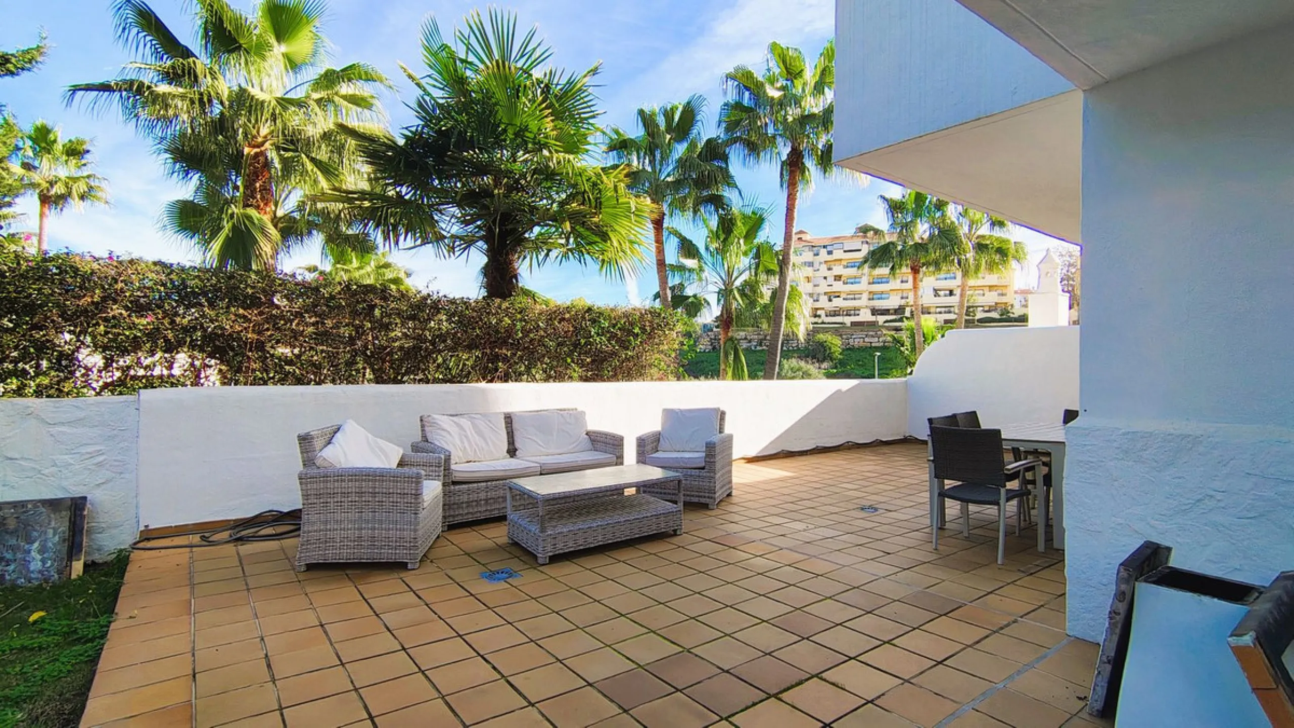Spacious and modern 2-bedroom, 2-bathroom apartment with underground parking space and storage room. The property features an impressive almost 70 m² terrace and a 30 m² private garden, perfect for enjoying the Costa del Sol lifestyle.