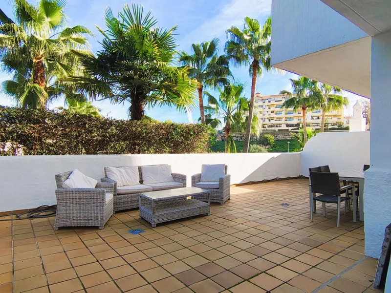 Spacious and modern 2-bedroom, 2-bathroom apartment with underground parking space and storage room. The property features an impressive almost 70 m² terrace and a 30 m² private garden, perfect for enjoying the Costa del Sol lifestyle.