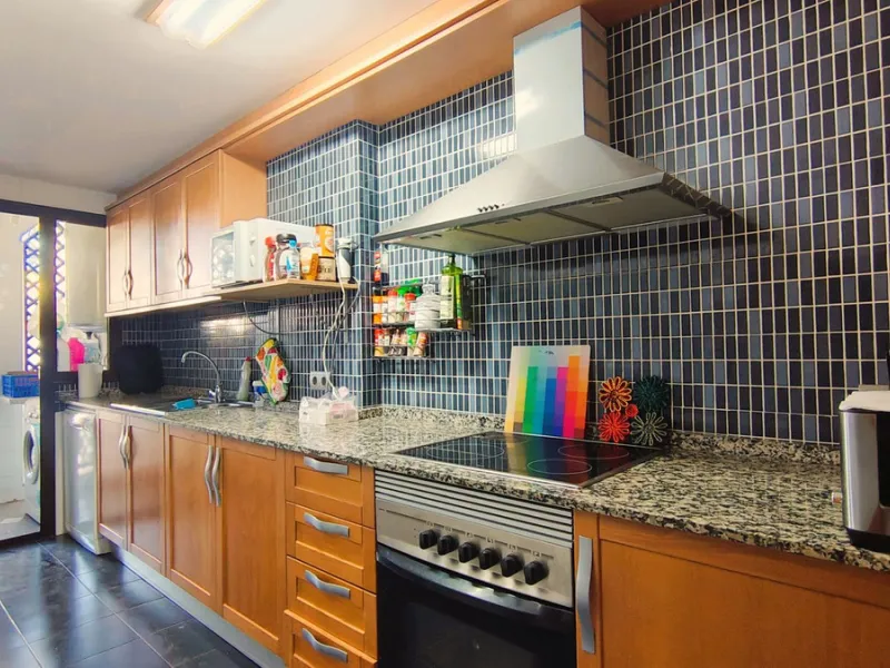Spacious and modern 2-bedroom, 2-bathroom apartment with underground parking space and storage room. The property features an impressive almost 70 m² terrace and a 30 m² private garden, perfect for enjoying the Costa del Sol lifestyle.