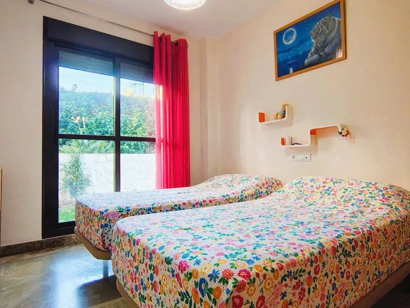 Spacious and modern 2-bedroom, 2-bathroom apartment with underground parking space and storage room. The property features an impressive almost 70 m² terrace and a 30 m² private garden, perfect for enjoying the Costa del Sol lifestyle.