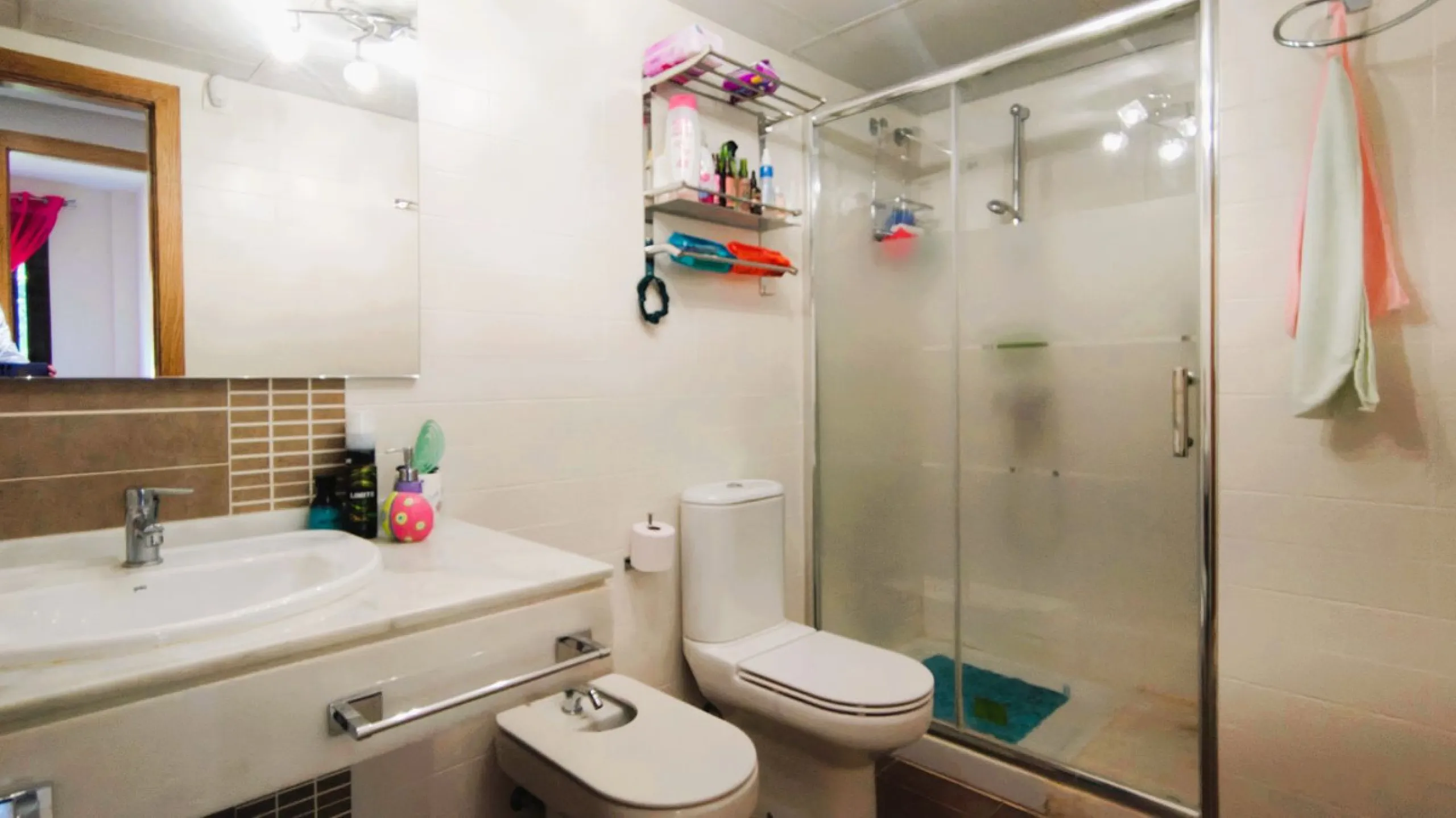 Spacious and modern 2-bedroom, 2-bathroom apartment with underground parking space and storage room. The property features an impressive almost 70 m² terrace and a 30 m² private garden, perfect for enjoying the Costa del Sol lifestyle.
