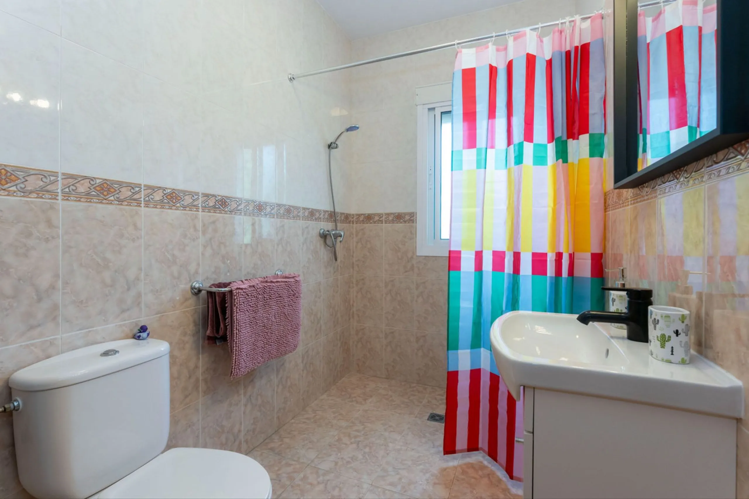 House - Finca - Cortijo в продаже в Casarabonela, Málaga. В доме 3 спален и 2 ванных комнат. Площадь дома 142 м². Площадь участка 6000 м²