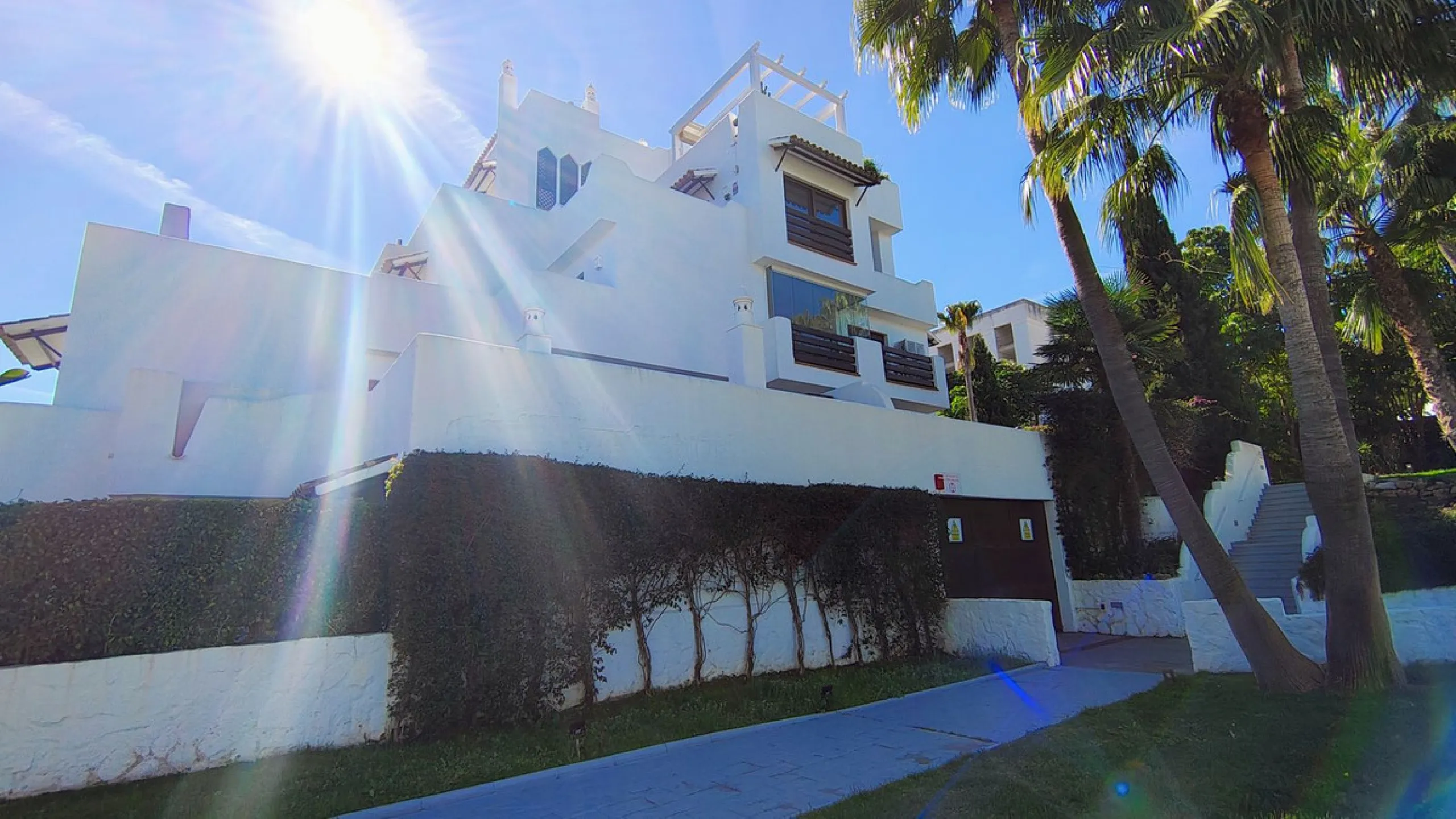 Spacious and modern 2-bedroom, 2-bathroom apartment with underground parking space and storage room. The property features an impressive almost 70 m² terrace and a 30 m² private garden, perfect for enjoying the Costa del Sol lifestyle.