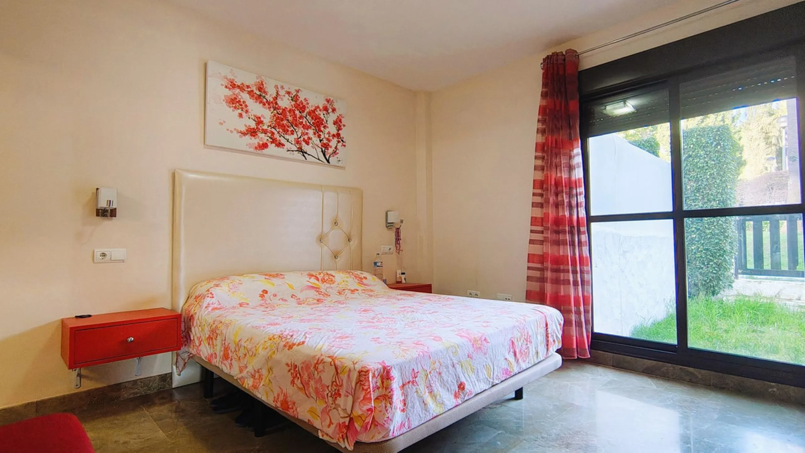 Spacious and modern 2-bedroom, 2-bathroom apartment with underground parking space and storage room. The property features an impressive almost 70 m² terrace and a 30 m² private garden, perfect for enjoying the Costa del Sol lifestyle.
