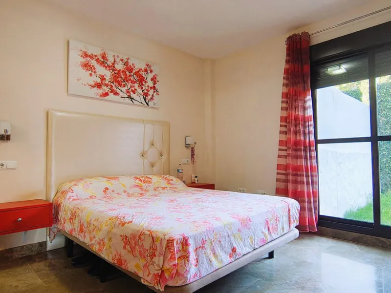 Spacious and modern 2-bedroom, 2-bathroom apartment with underground parking space and storage room. The property features an impressive almost 70 m² terrace and a 30 m² private garden, perfect for enjoying the Costa del Sol lifestyle.