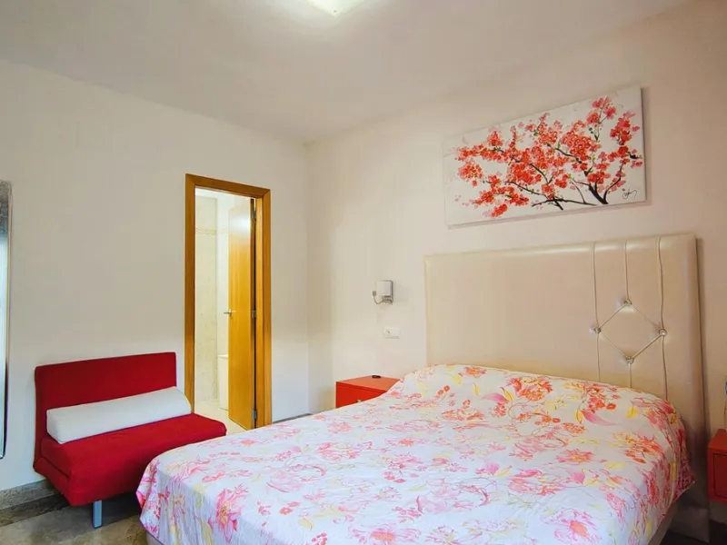 Spacious and modern 2-bedroom, 2-bathroom apartment with underground parking space and storage room. The property features an impressive almost 70 m² terrace and a 30 m² private garden, perfect for enjoying the Costa del Sol lifestyle.