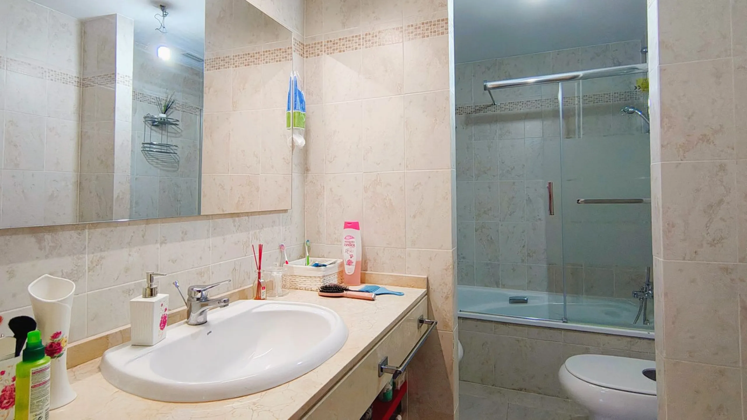 Spacious and modern 2-bedroom, 2-bathroom apartment with underground parking space and storage room. The property features an impressive almost 70 m² terrace and a 30 m² private garden, perfect for enjoying the Costa del Sol lifestyle.