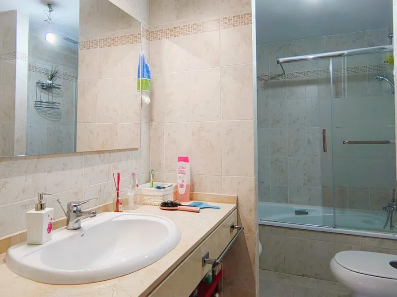 Spacious and modern 2-bedroom, 2-bathroom apartment with underground parking space and storage room. The property features an impressive almost 70 m² terrace and a 30 m² private garden, perfect for enjoying the Costa del Sol lifestyle.