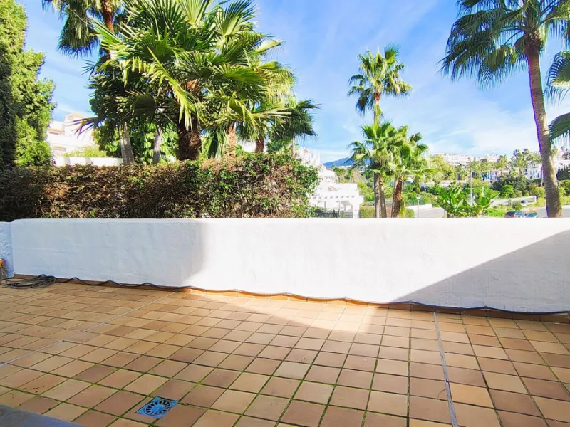 Spacious and modern 2-bedroom, 2-bathroom apartment with underground parking space and storage room. The property features an impressive almost 70 m² terrace and a 30 m² private garden, perfect for enjoying the Costa del Sol lifestyle.