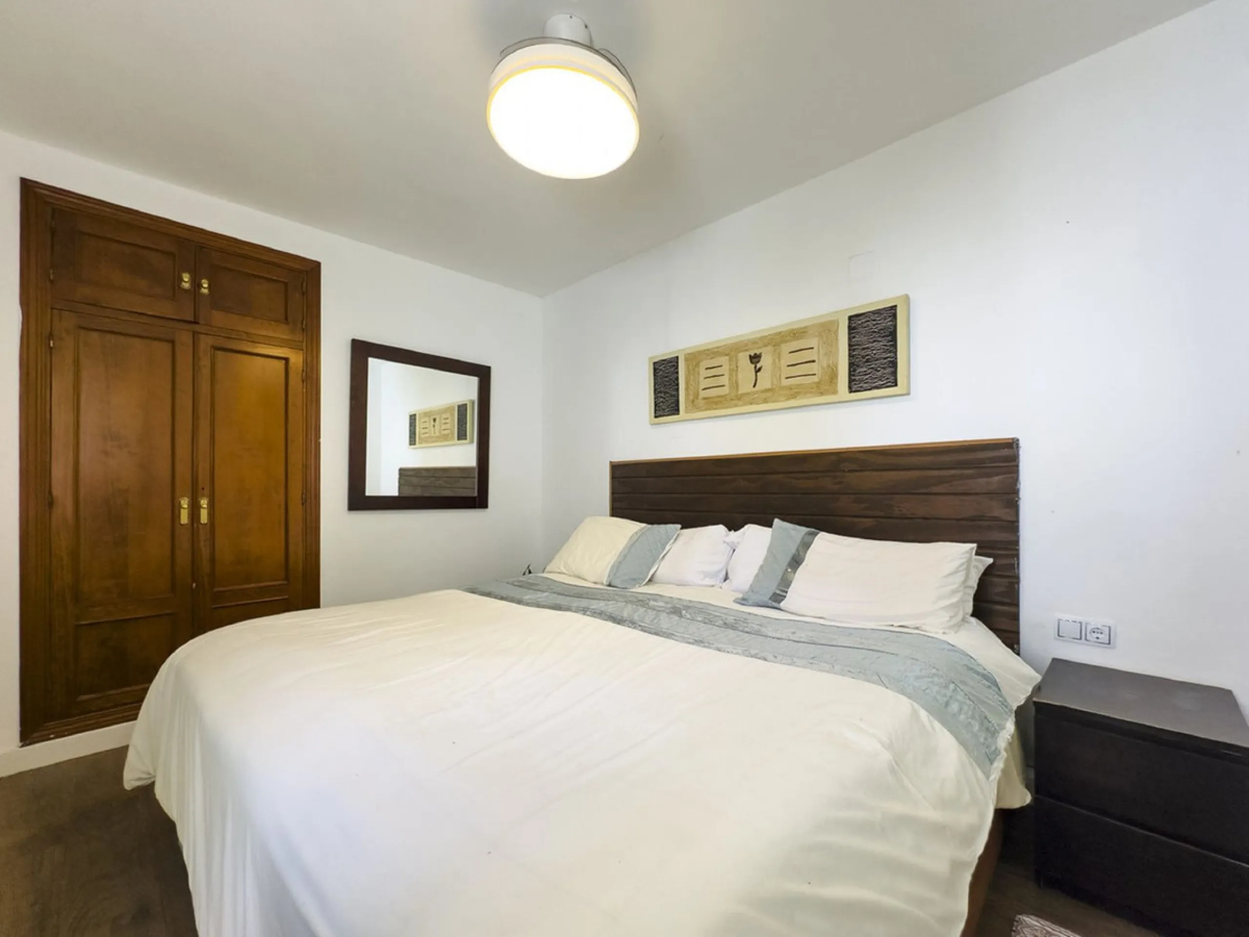 Discover this attractive townhouse in Bel Air, located just a short walk from the beach and next to the well-known tennis club, in one of the most sought-after residential areas on the Costa del Sol.