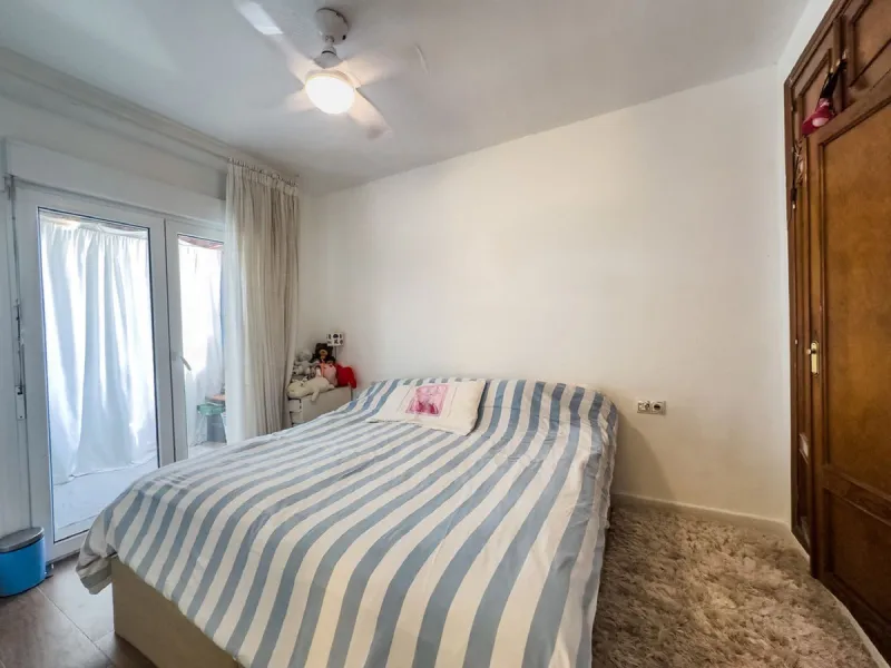 Discover this attractive townhouse in Bel Air, located just a short walk from the beach and next to the well-known tennis club, in one of the most sought-after residential areas on the Costa del Sol.