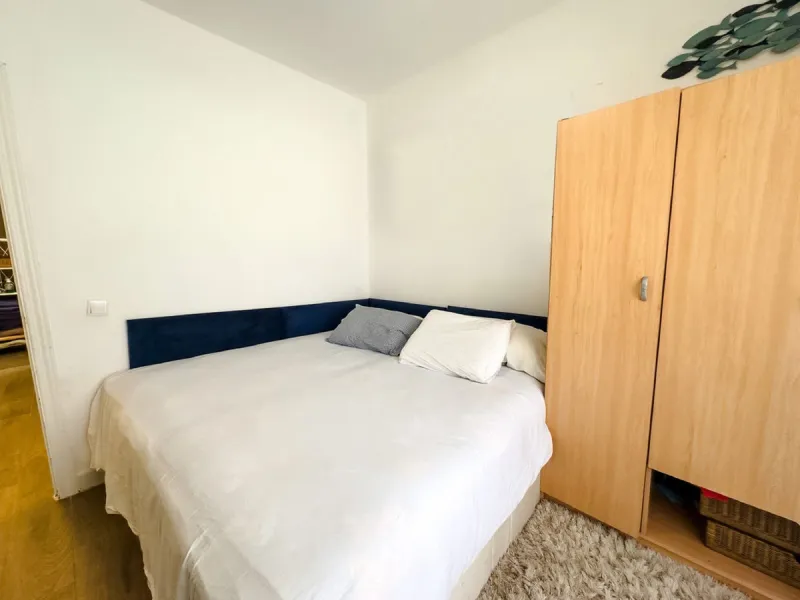Discover this attractive townhouse in Bel Air, located just a short walk from the beach and next to the well-known tennis club, in one of the most sought-after residential areas on the Costa del Sol.