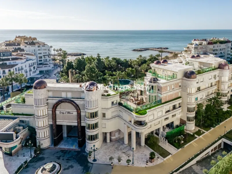 Superb modern apartment - front line beach - Puerto Banus