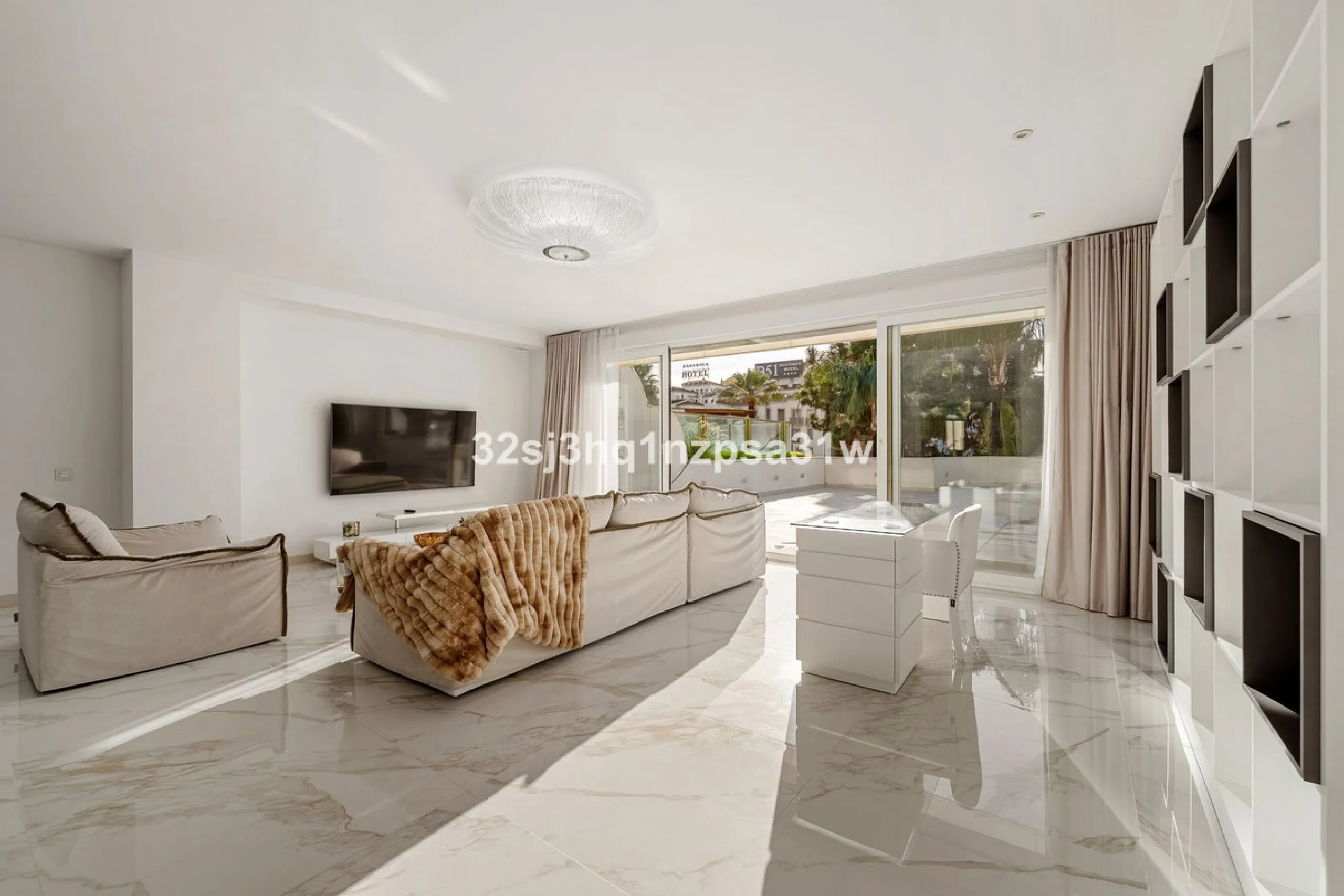 Superb modern apartment - front line beach - Puerto Banus