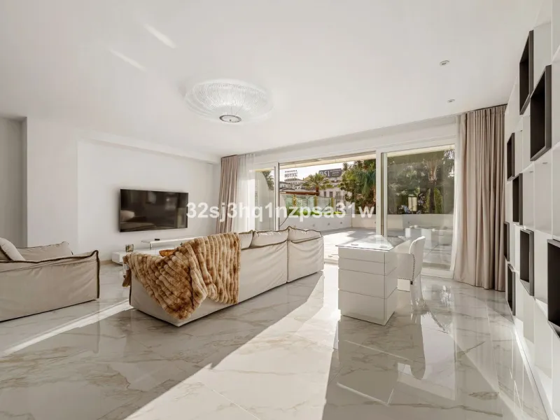 Superb modern apartment - front line beach - Puerto Banus