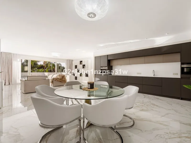 Superb modern apartment - front line beach - Puerto Banus