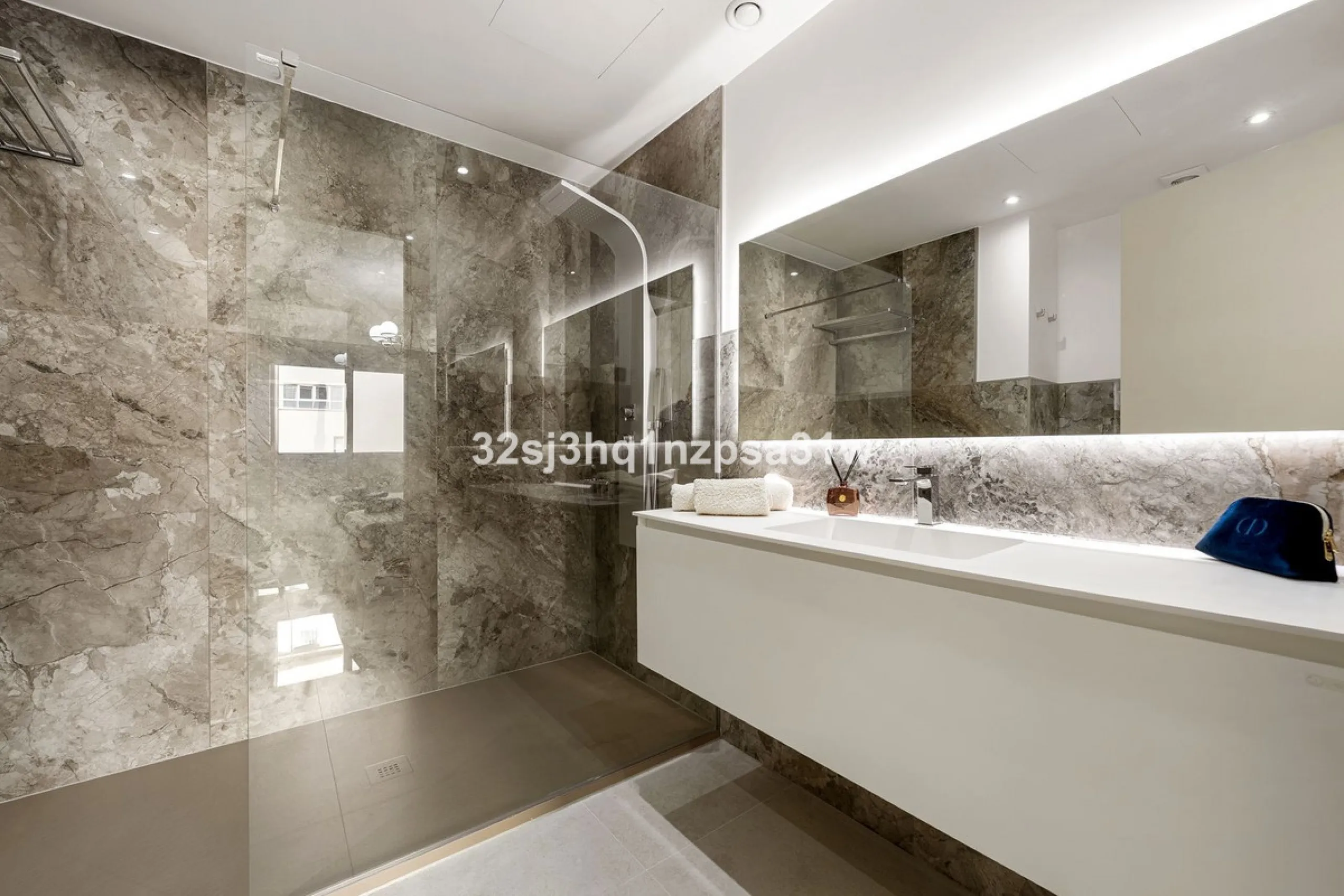 Superb modern apartment - front line beach - Puerto Banus