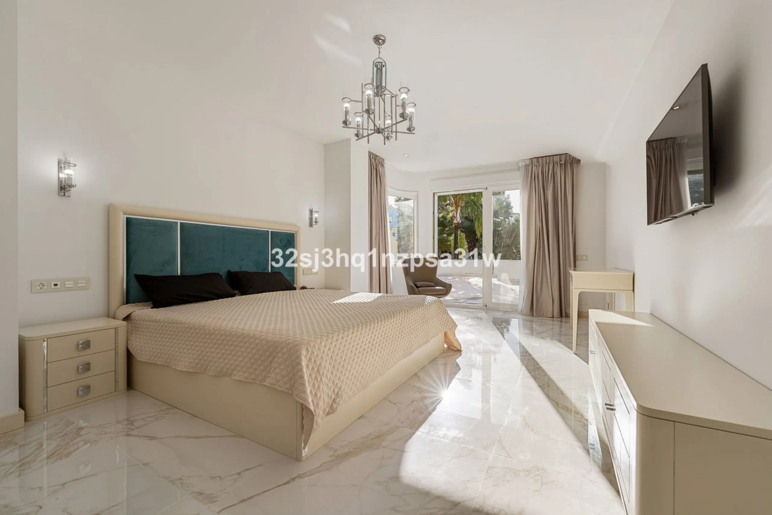 Superb modern apartment - front line beach - Puerto Banus