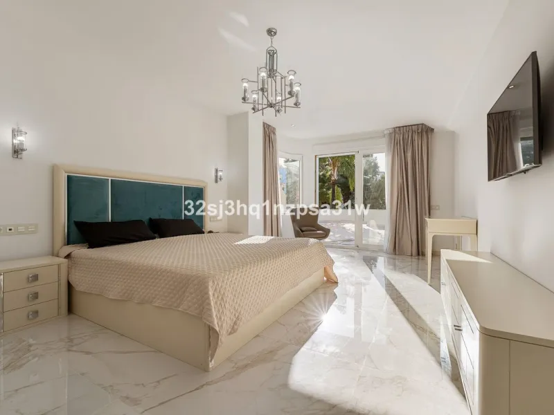 Superb modern apartment - front line beach - Puerto Banus