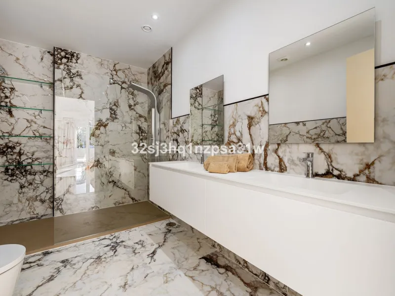 Superb modern apartment - front line beach - Puerto Banus