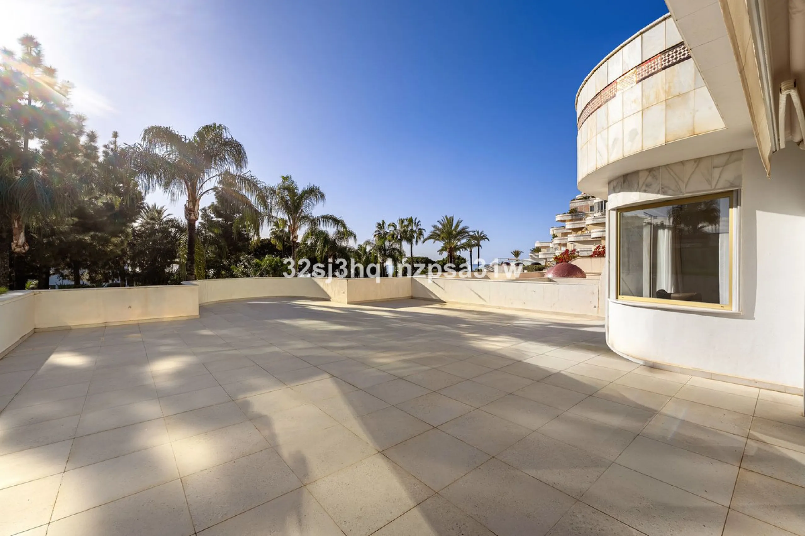 Superb modern apartment - front line beach - Puerto Banus