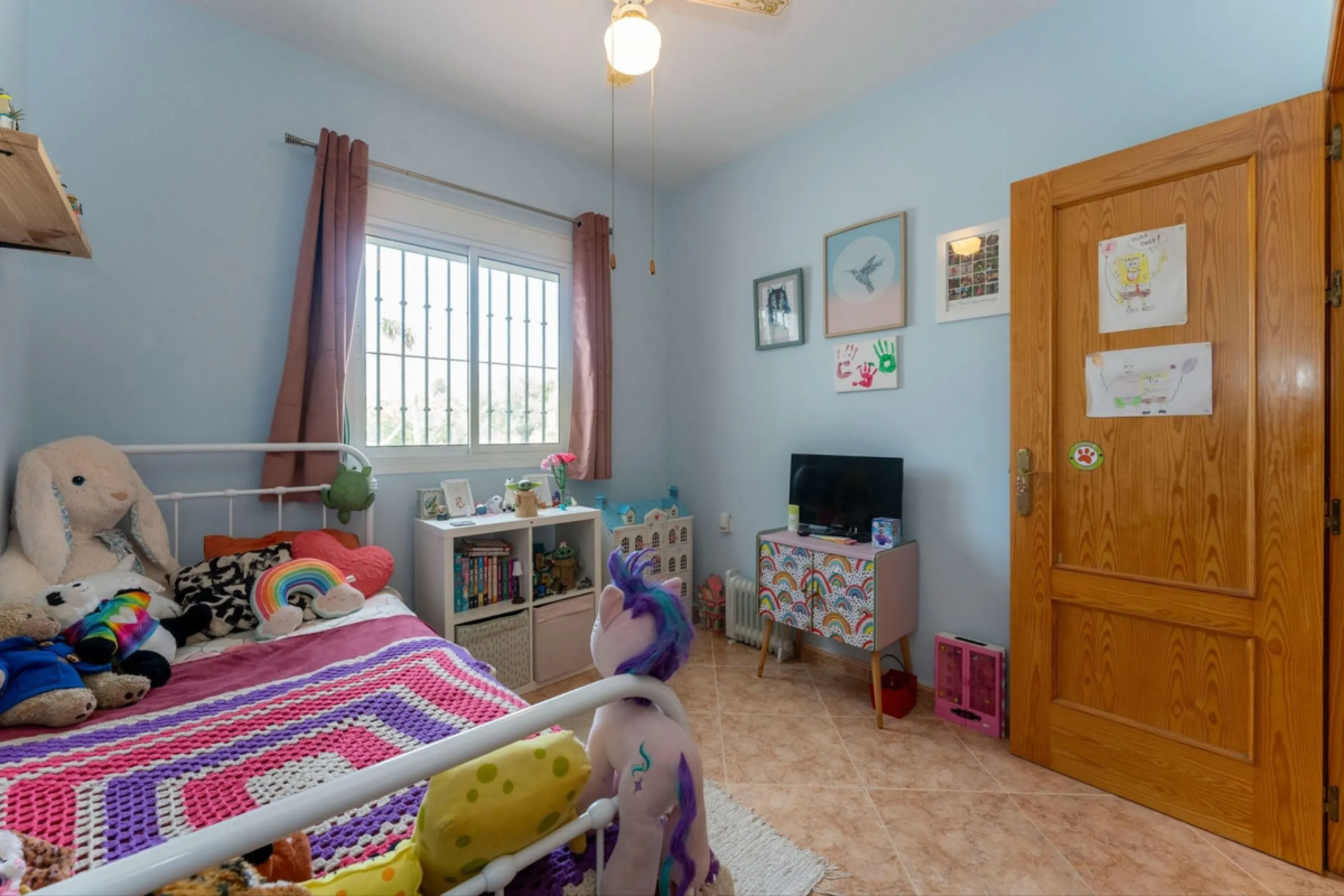House - Finca - Cortijo в продаже в Casarabonela, Málaga. В доме 3 спален и 2 ванных комнат. Площадь дома 142 м². Площадь участка 6000 м²