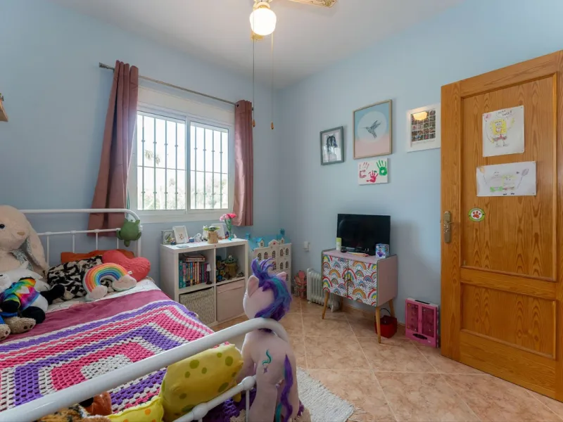 House - Finca - Cortijo в продаже в Casarabonela, Málaga. В доме 3 спален и 2 ванных комнат. Площадь дома 142 м². Площадь участка 6000 м²