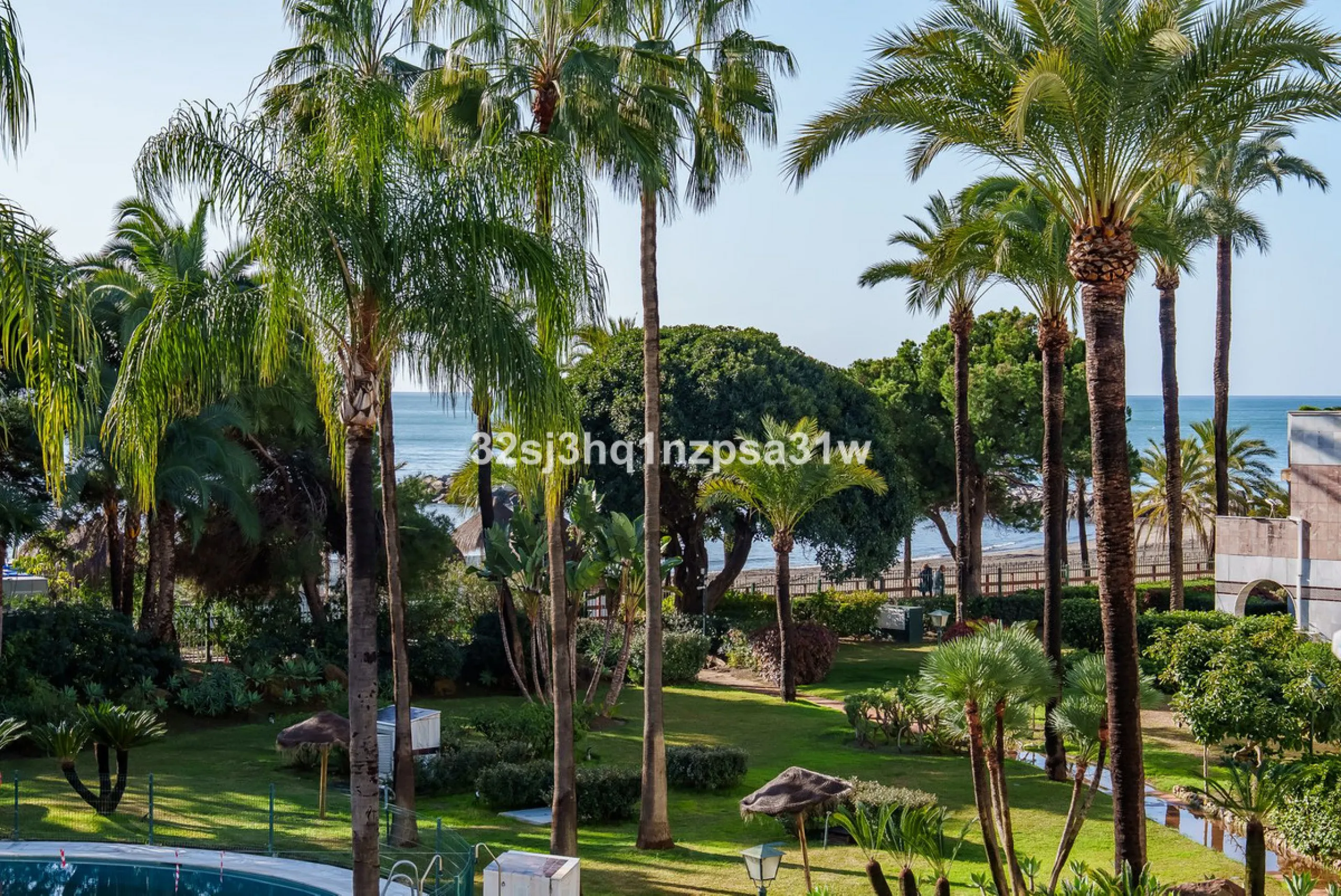 Superb modern apartment - front line beach - Puerto Banus