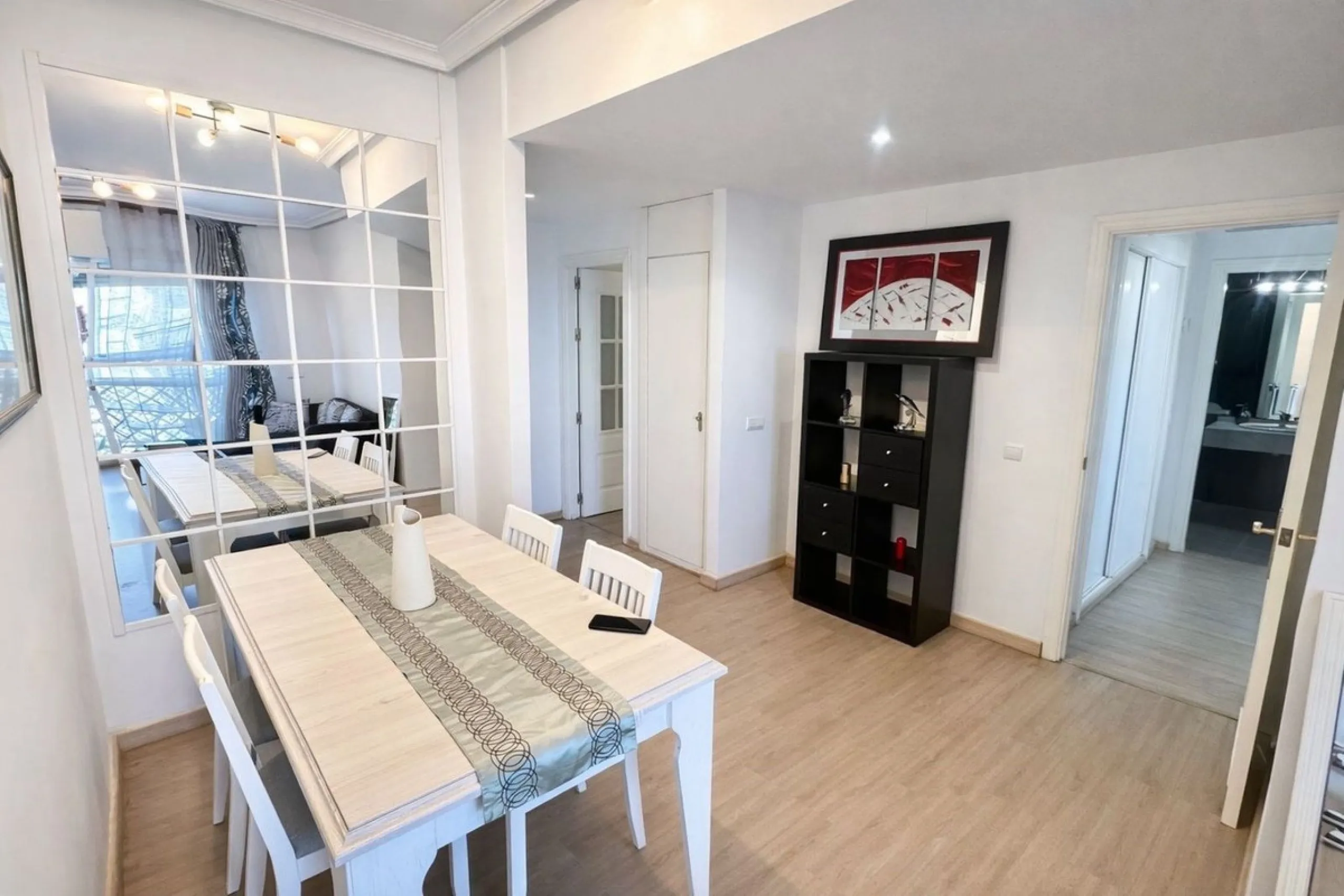 Bright and comfortable two-bedroom apartment located on a mid-floor of the well-known Locrimar 2 residential complex in Marbella.