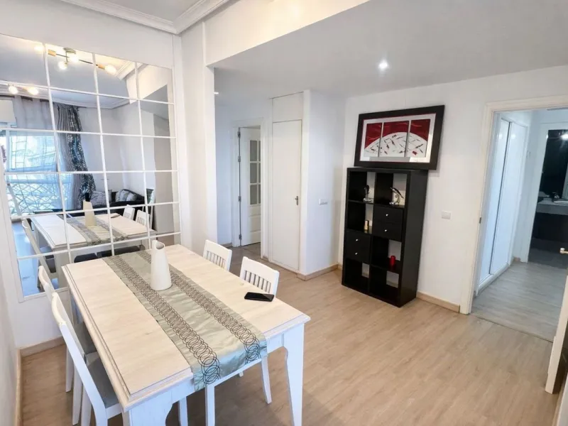 Bright and comfortable two-bedroom apartment located on a mid-floor of the well-known Locrimar 2 residential complex in Marbella.