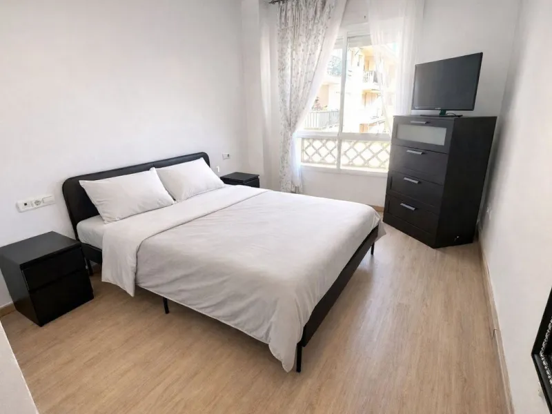 Bright and comfortable two-bedroom apartment located on a mid-floor of the well-known Locrimar 2 residential complex in Marbella.