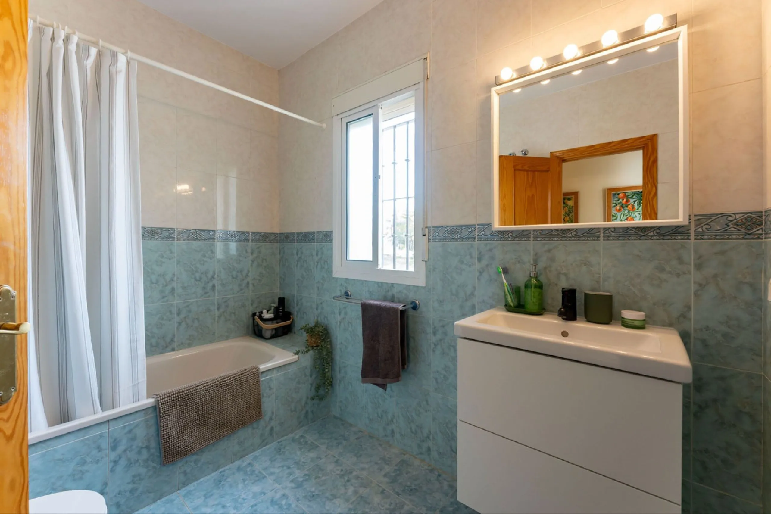House - Finca - Cortijo в продаже в Casarabonela, Málaga. В доме 3 спален и 2 ванных комнат. Площадь дома 142 м². Площадь участка 6000 м²