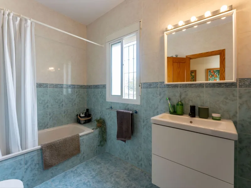 House - Finca - Cortijo в продаже в Casarabonela, Málaga. В доме 3 спален и 2 ванных комнат. Площадь дома 142 м². Площадь участка 6000 м²