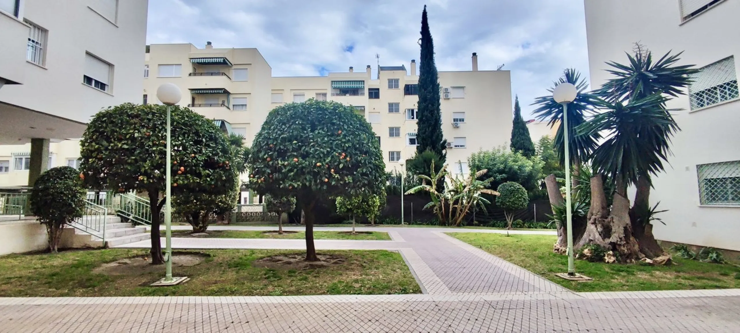 Apartment - Middle Floor Apartment в продаже в Benalmadena, Málaga. В доме 3 спален и 1 ванных комнат. Площадь дома 99 м²