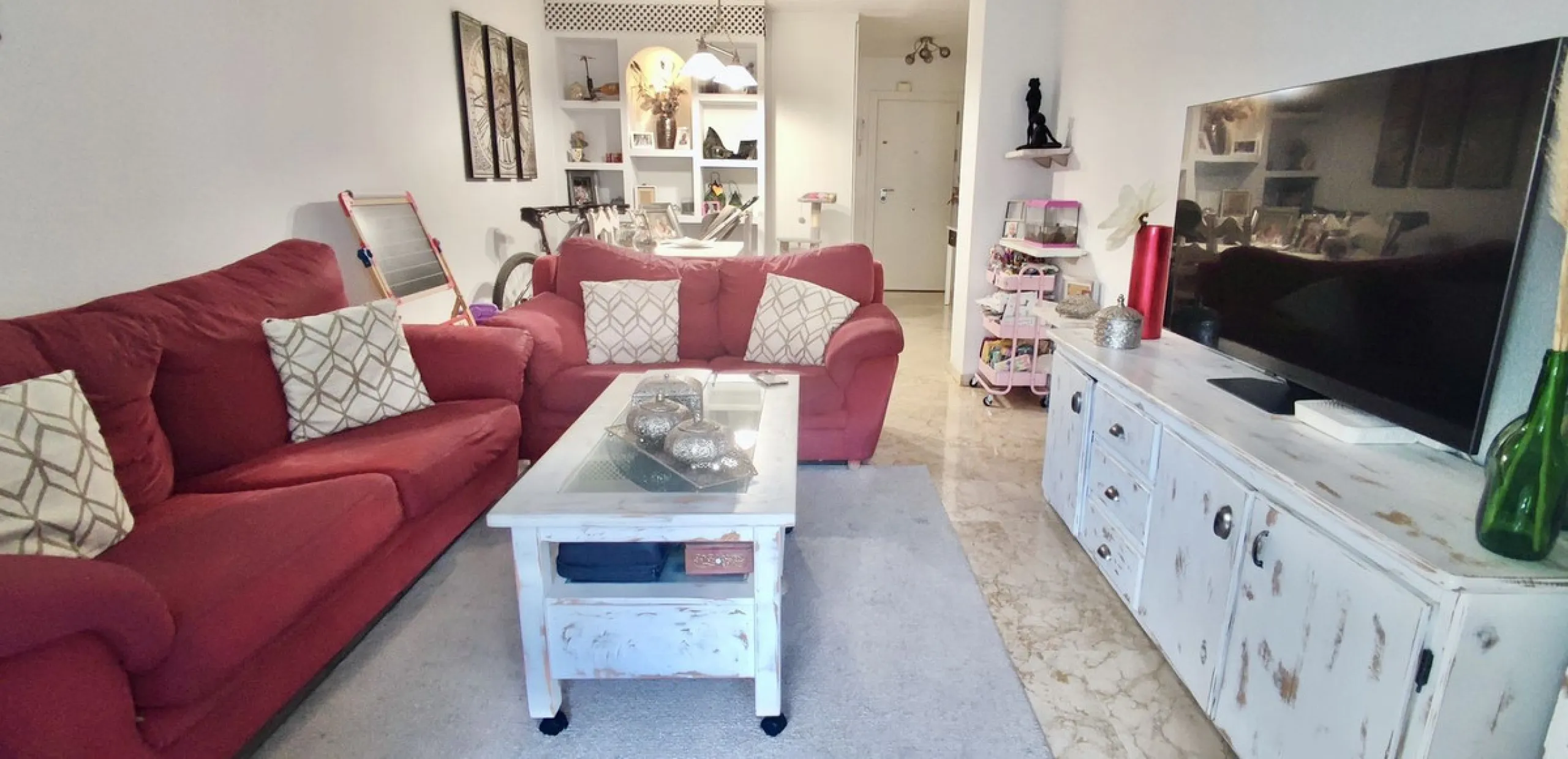 Apartment - Middle Floor Apartment в продаже в Benalmadena, Málaga. В доме 3 спален и 1 ванных комнат. Площадь дома 99 м²