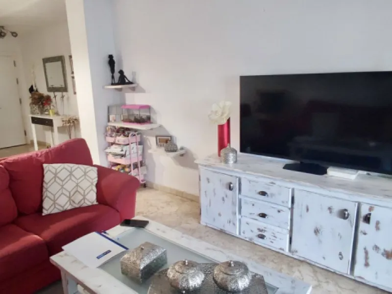 Apartment - Middle Floor Apartment в продаже в Benalmadena, Málaga. В доме 3 спален и 1 ванных комнат. Площадь дома 99 м²