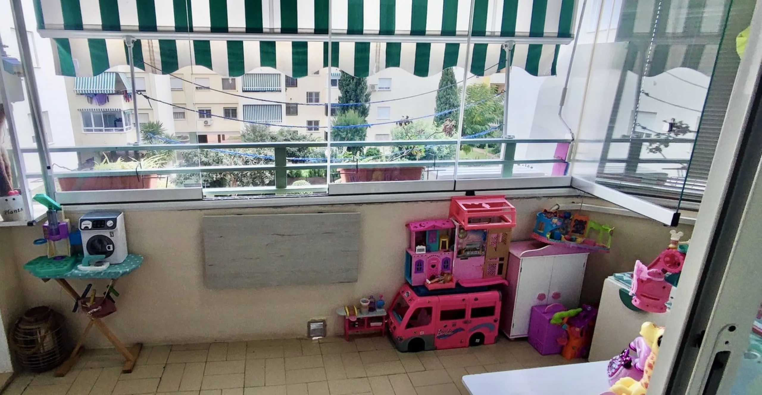 Apartment - Middle Floor Apartment в продаже в Benalmadena, Málaga. В доме 3 спален и 1 ванных комнат. Площадь дома 99 м²