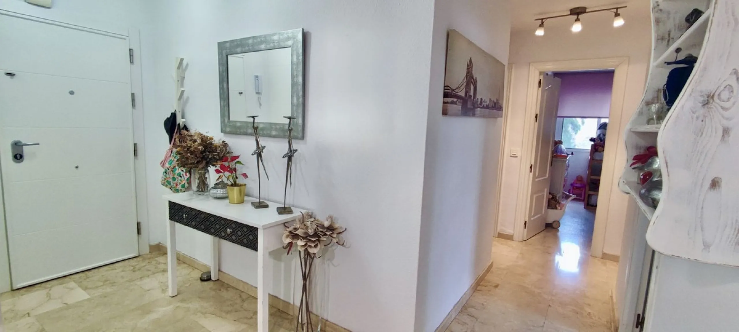 Apartment - Middle Floor Apartment в продаже в Benalmadena, Málaga. В доме 3 спален и 1 ванных комнат. Площадь дома 99 м²